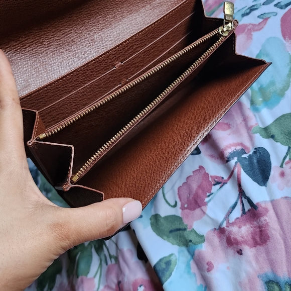 Sarah LV wallet 💯 authentic! - Picture 3 of 12